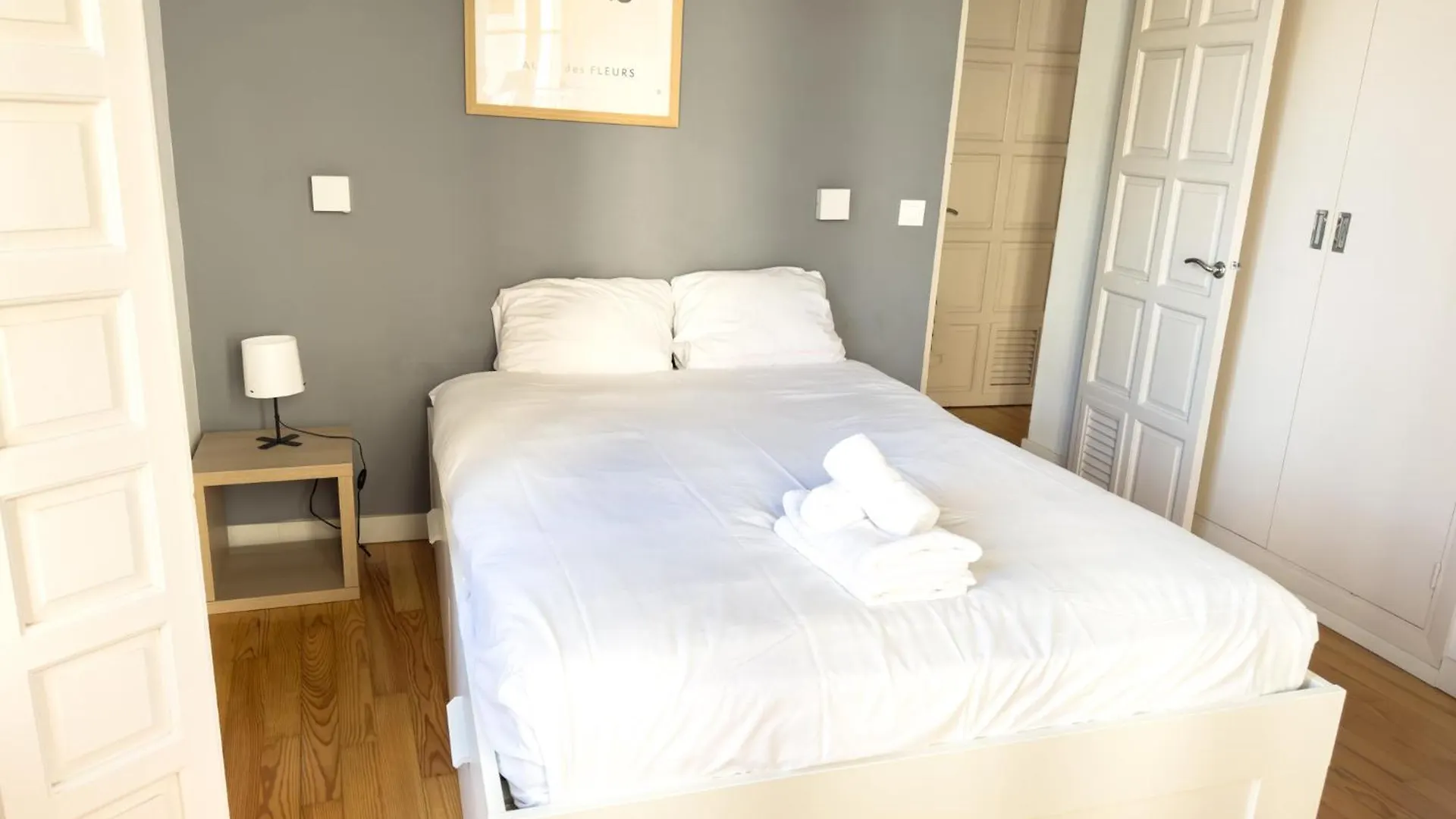 Stylish 1Br Central Apt, Ac, Near Top Sight, Private Parking Opt Seville Apartment