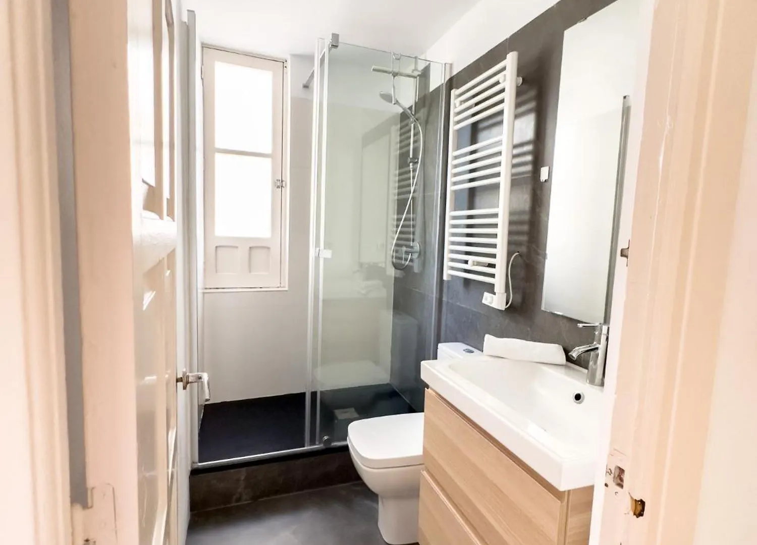 Stylish 1Br Central Apt, Ac, Near Top Sight, Private Parking Opt Seville 0*,